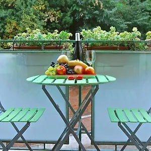  Apartamento At Colosseo With Terrace Overlooking The Garden By Lyon